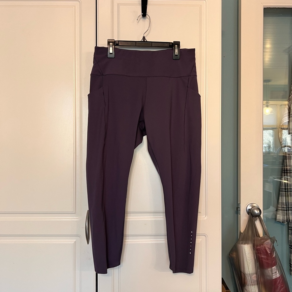 Apana Athletic/Yoga Capri Leggings - Purple - M